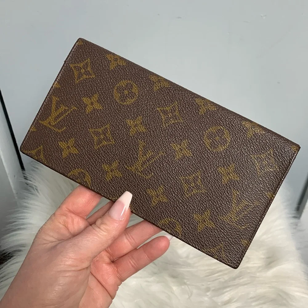 Pre-Date Code Authentic Louis Vuitton checkbook holder